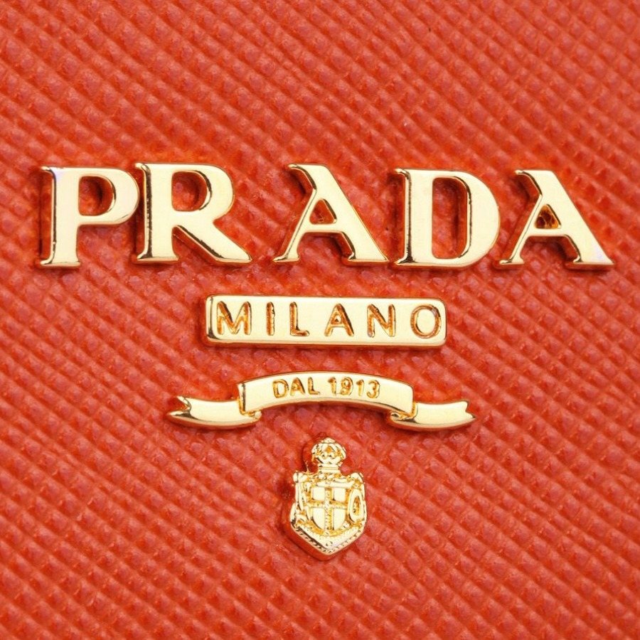 Заставка Prada