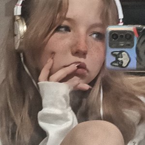 Обильное мочеиспускание ну улице был для красотки неожиданным но, не смотря на это, она охотно его приняла
